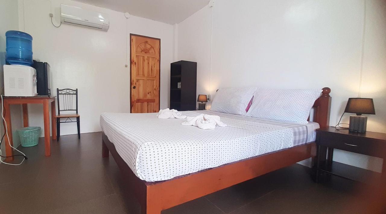 A&C Aquino Guesthouse Moalboal Exterior photo